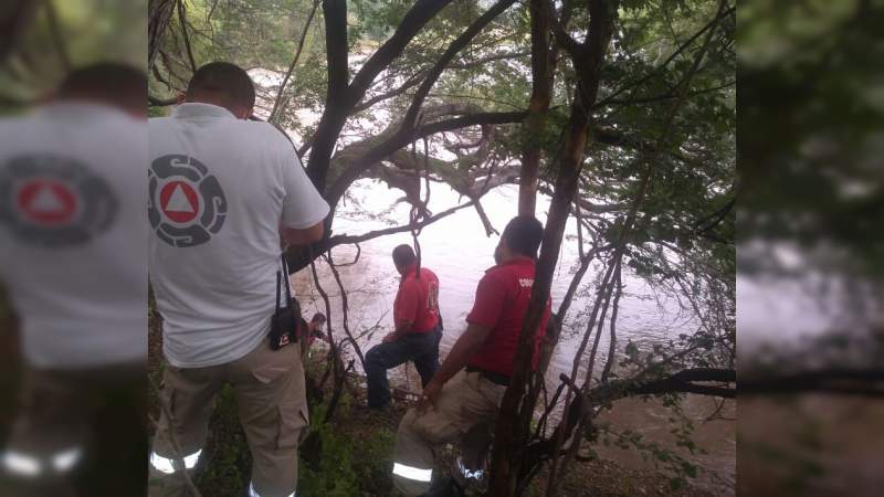 Hallan cadáver en el Río Grande de Apatzingán, Michoacán - Noventa Grados