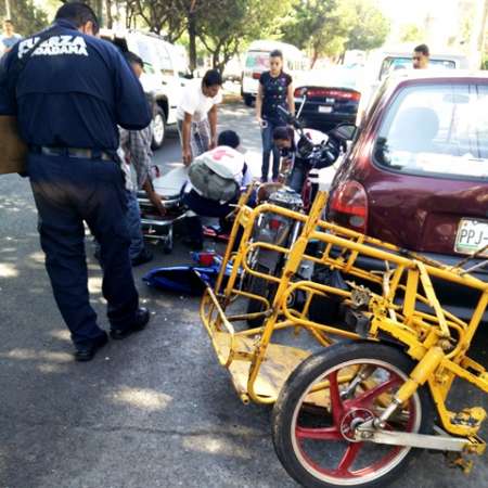 Motociclista discapacitado choca contra vehículo en Morelia - Foto 2 