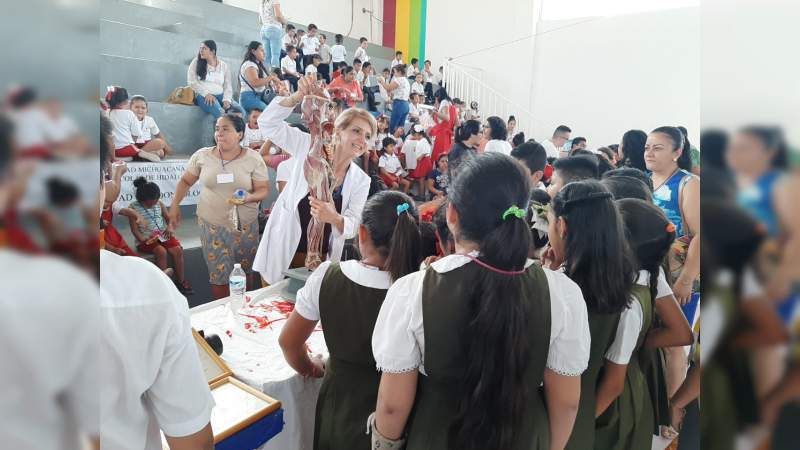 Más de 2 mil jóvenes asisten al festival de ciencia y tecnología de la UMSNH  - Foto 0 