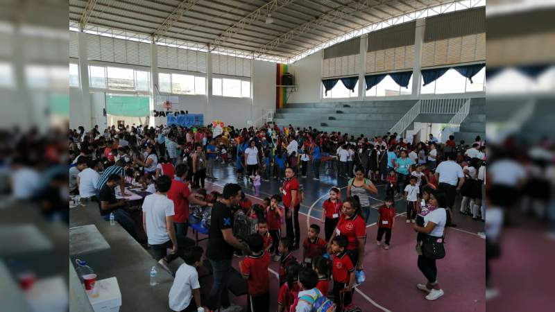 Más de 2 mil jóvenes asisten al festival de ciencia y tecnología de la UMSNH  - Foto 2 