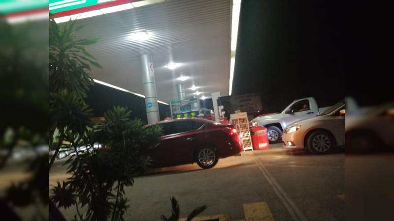 Baja el precio de la gasolina en Apatzingán - Foto 1 
