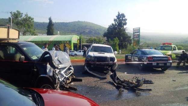 Choque entre vehículos deja seis personas lesionadas en la salida Quiroga, en Morelia - Foto 2 
