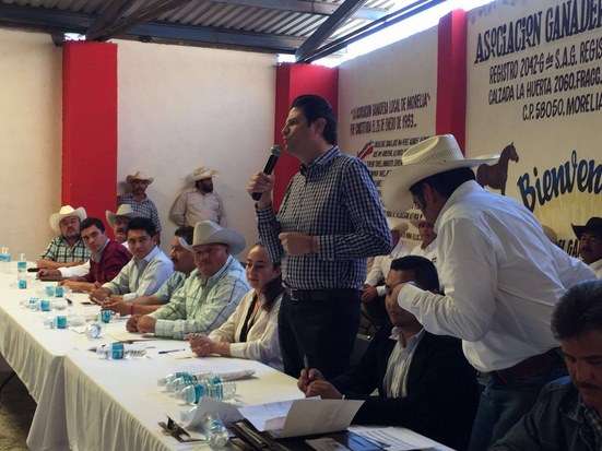 Alcalde de Morelia ofrece apoyo total al sector ganadero y al campo 