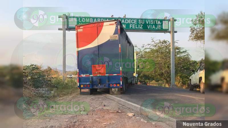 Muchedumbre libera a líder criminal “Don Gil” y corre a soldados de Lombardía - Foto 1 