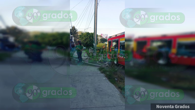 Se incendia taller de carpintería en Morelia, Michoacán, queda reducido a cenizas  - Foto 1 