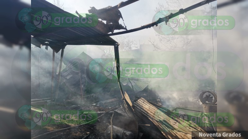 Se incendia taller de carpintería en Morelia, Michoacán, queda reducido a cenizas  - Foto 2 