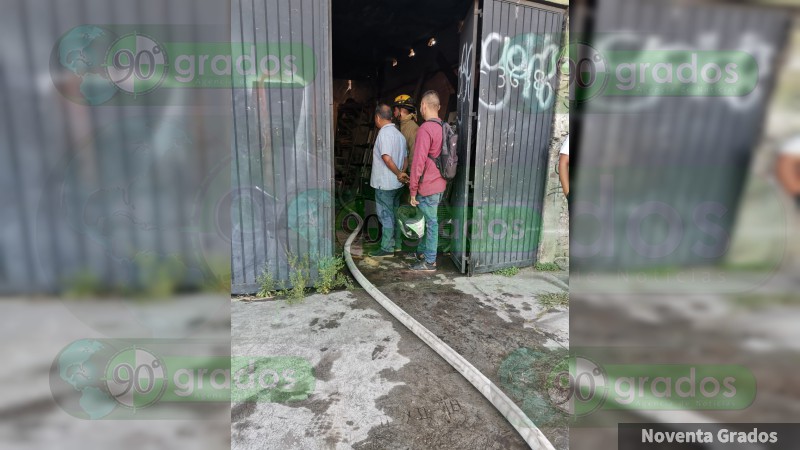 Se incendia taller de carpintería en Morelia, Michoacán, queda reducido a cenizas  - Foto 4 