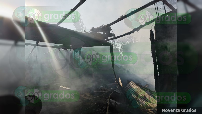 Se incendia taller de carpintería en Morelia, Michoacán, queda reducido a cenizas  - Foto 5 