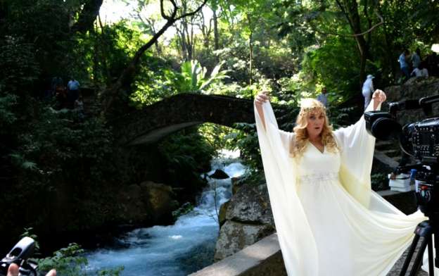 Cantante española Ana Cirré graba videoclip en el Parque Nacional de Uruapan, Michoacán - Foto 0 