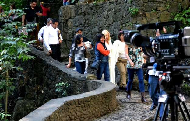 Cantante española Ana Cirré graba videoclip en el Parque Nacional de Uruapan, Michoacán - Foto 2 