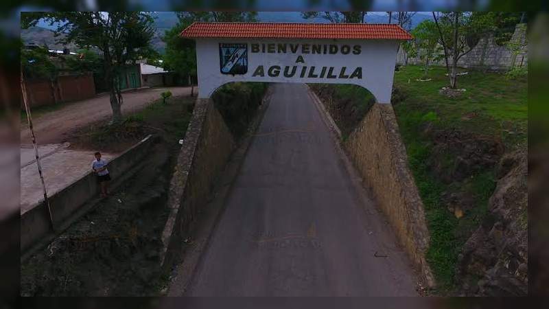 Luego de enfrentamientos, criminales atacan a balazos ambulancia de PC en Aguililla, Michoacán 