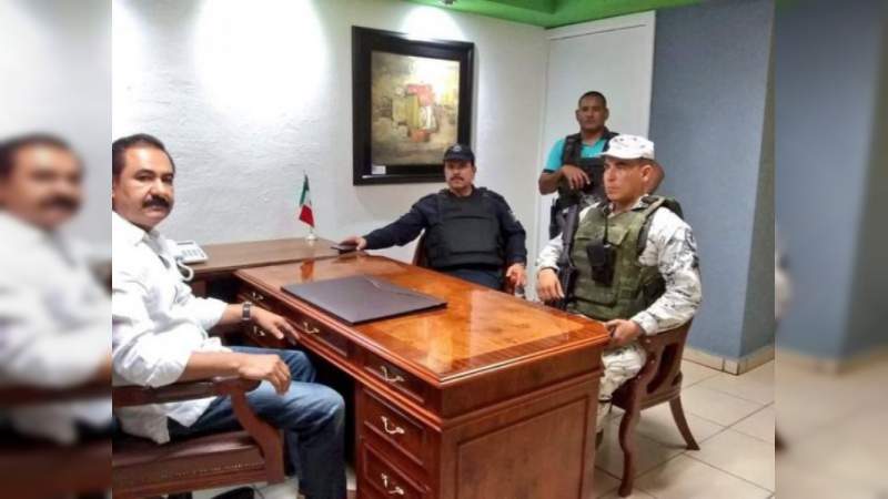 Cumplen 11 semanas desaparecidos cuatro policías de Churumuco: Alcalde vinculado con el narco; gobierno guarda silencio - Foto 1 