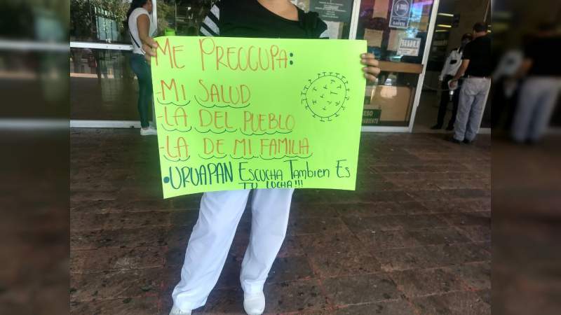 Se manifiestan empleados del IMSS 08, por sentirse indefensos ante COVID-19 de Uruapan, Michoacán - Foto 0 