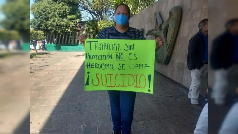 Se manifiestan empleados del IMSS 08, por sentirse indefensos ante COVID-19 de Uruapan, Michoacán - Foto 2 