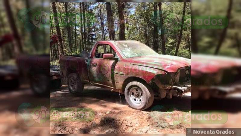 Tras enfrentamientos aseguran tres camionetas en Aguililla - Foto 0 