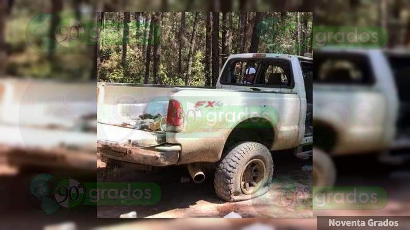 Tras enfrentamientos aseguran tres camionetas en Aguililla - Foto 1 