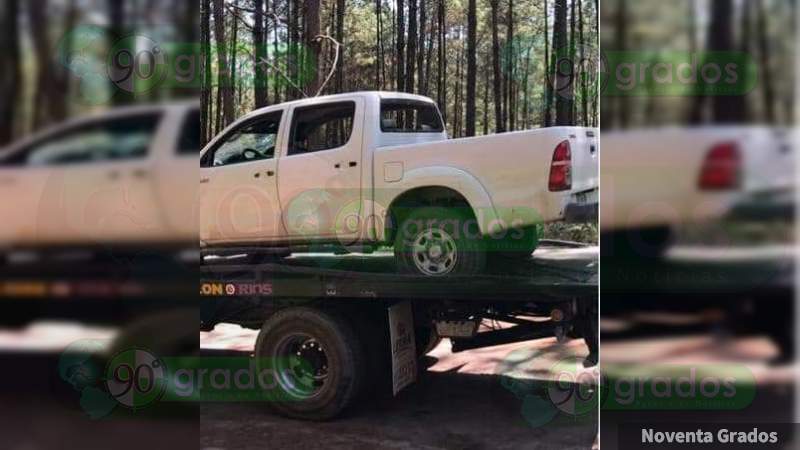 Tras enfrentamientos aseguran tres camionetas en Aguililla - Foto 2 