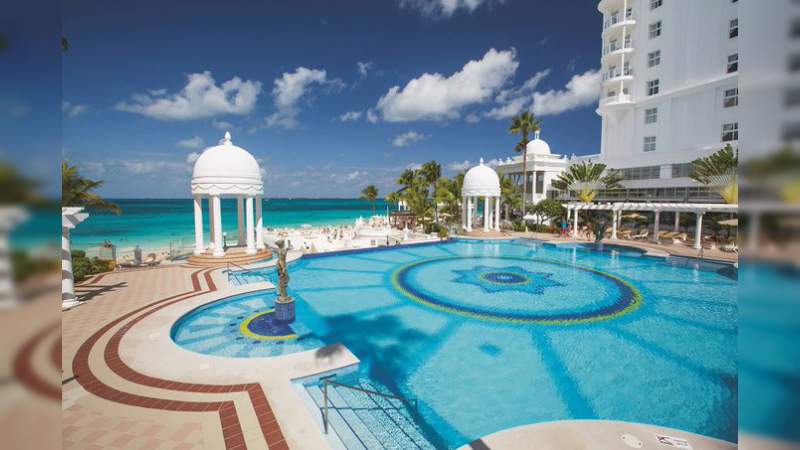 Además de playas, ordenan cierre de hoteles en México 