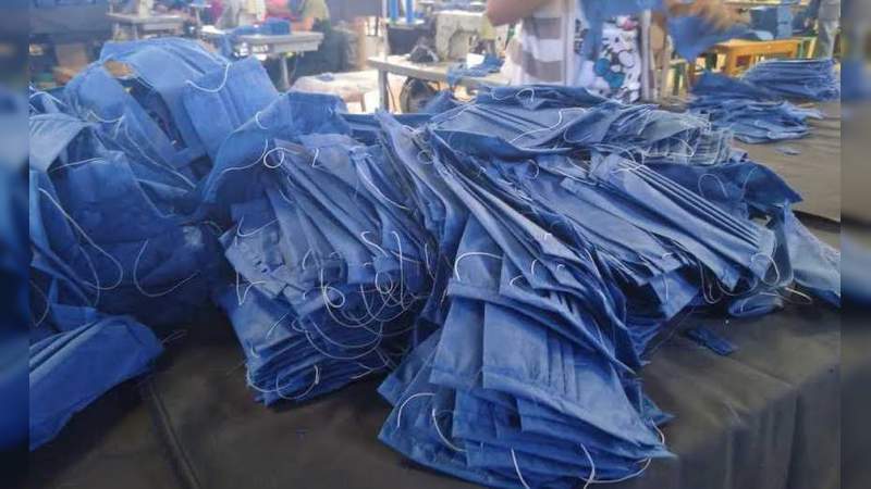 Sedena anuncia que fabricará batas y cubrebocas con material resguardado en aduanas por el SAT - Foto 0 