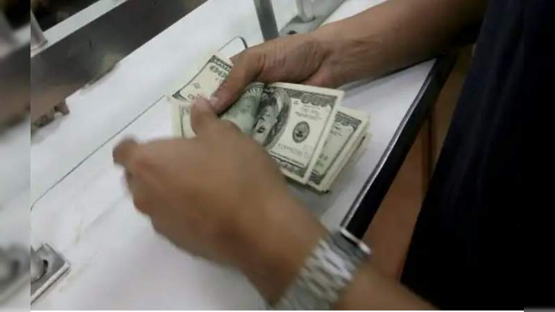 Tras informe de AMLO, dólar alcanza un nuevo máximo histórico 