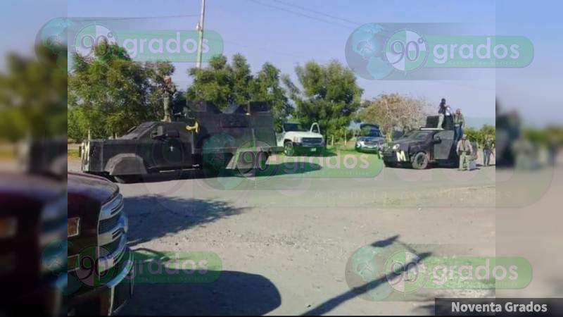 Los Viagras y 40 camionetas con sicarios, incluidos camiones monstruo, regresan a Aguililla tras someter al Ejército - Foto 1 