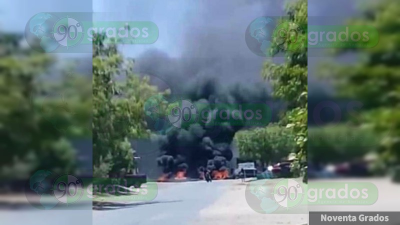 Los Viagras y 40 camionetas con sicarios, incluidos camiones monstruo, regresan a Aguililla tras someter al Ejército - Foto 3 