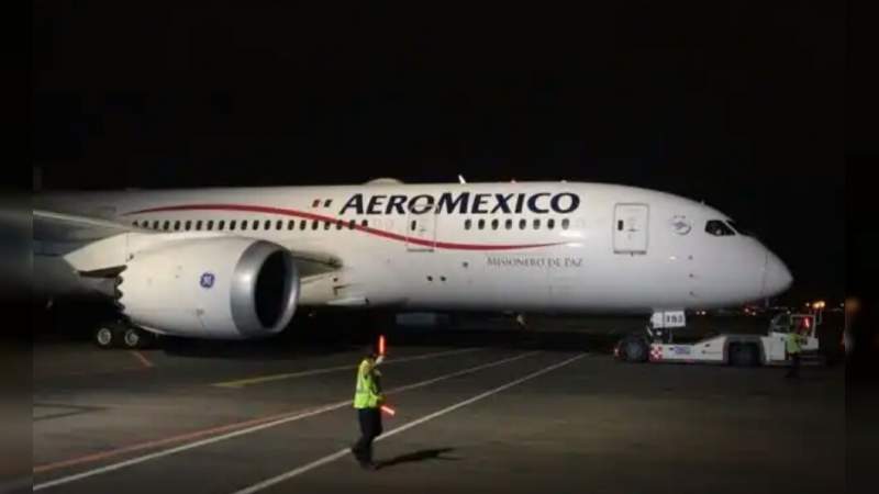 Regresa a México, avión cargado con insumos chinos contra el coronavirus 