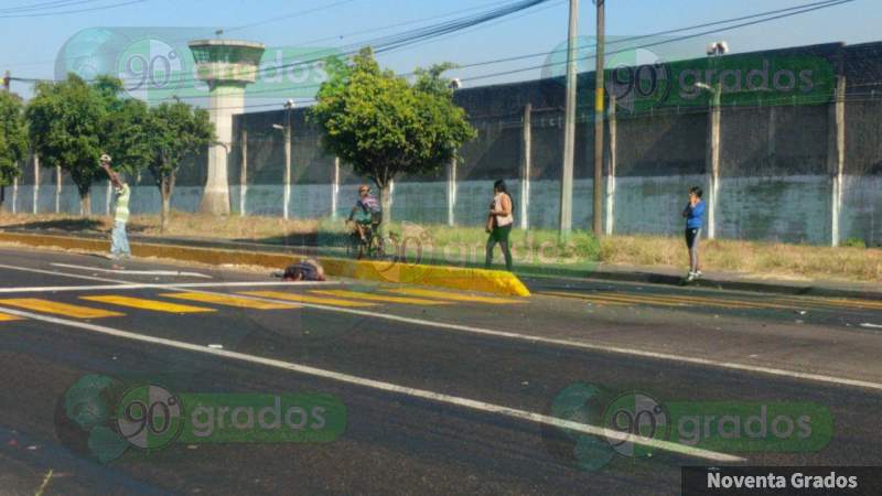 Ciclista pierde la vida al ser arrollado por un vehículo en Uruapan, Michoacán 