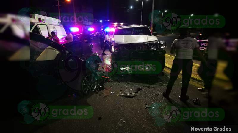 Choque entre camionetas deja dos personas heridas en Zitácuaro, Michoacán