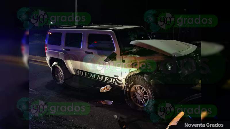 Choque entre camionetas deja dos personas heridas en Zitácuaro, Michoacán