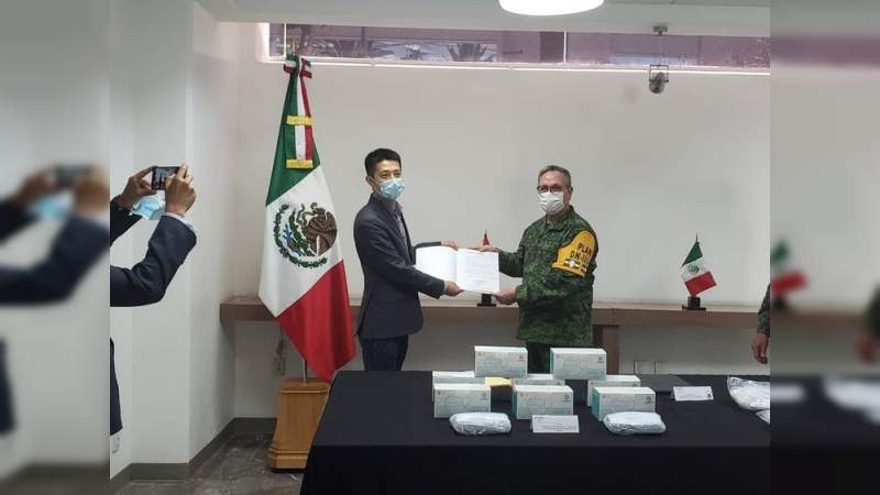 México recibe donativo de 110 mil cubrebocas por parte de Huawei 