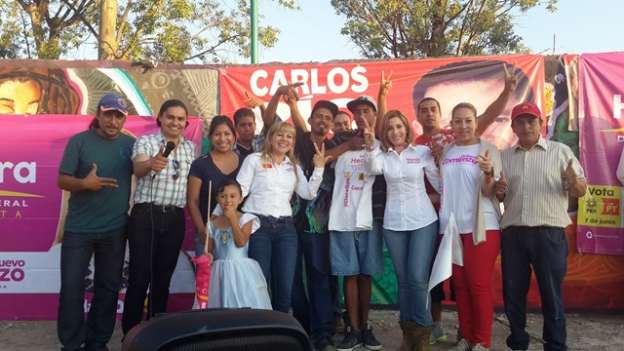 Lupita Herrera se reúne con jóvenes de la colonia Socialista, en Morelia 