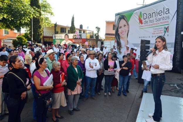 Daniela de los Santos visita a habitantes de tenencias en Morelia - Foto 0 