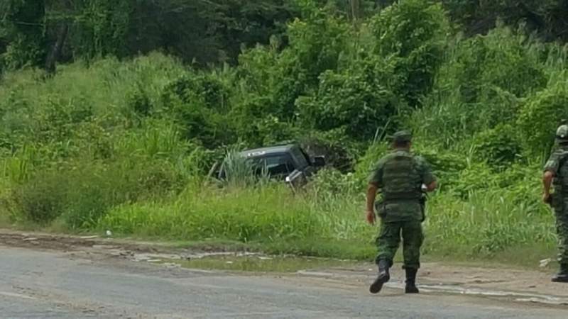 Pareja amarrada y baleada es hallada sin vida sobre la carretera en Paraíso, Tabasco  