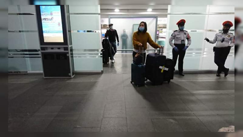 Aterrizan en el AICM desde Madrid 268 mexicanos repatriados - Foto 0 