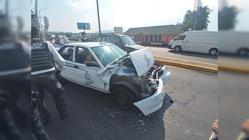 Morelia, Michoacán: Se registra accidente en la Salida a Pátzcuaro, hay varios heridos 