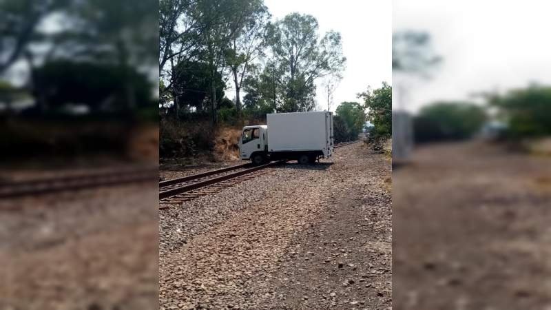 Insisten en bloquear las vías del tren, pese a las medidas de salud - Foto 3 