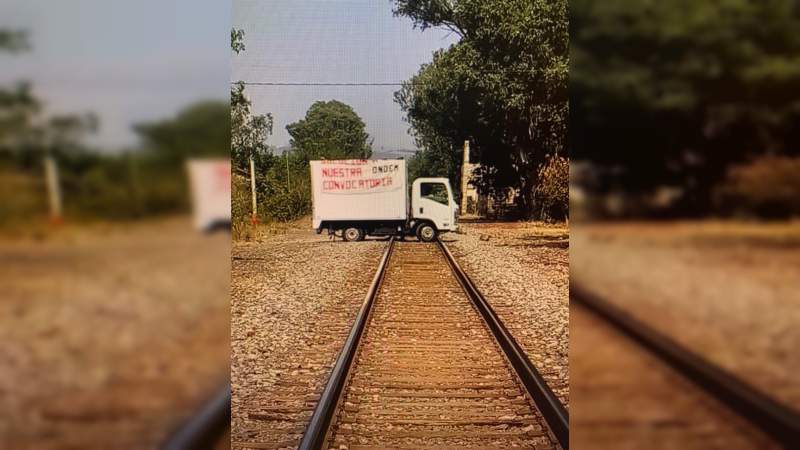Insisten en bloquear las vías del tren, pese a las medidas de salud - Foto 4 