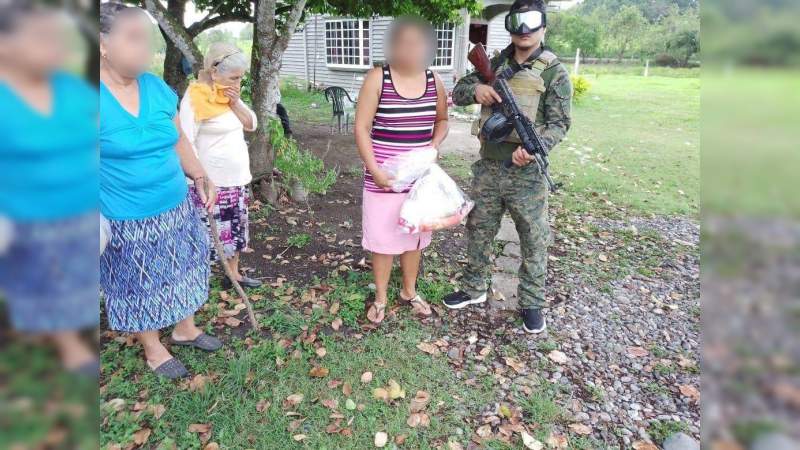 Y ahora en Veracruz, “Grupo Sombra”, escisión del Cártel del Golfo, reparte despensas  - Foto 1 