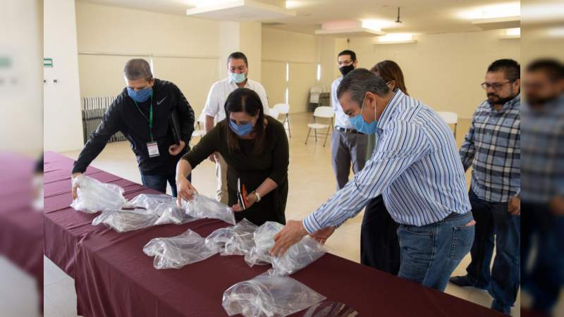 Encabeza Raúl Morón donación de 25 mil caretas protectoras al IMSS Michoacán - Foto 1 