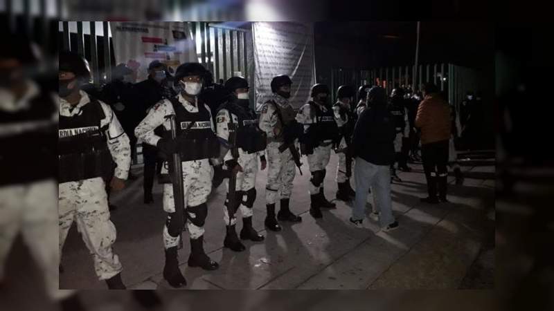 Familiares de pacientes muertos por Covid-19 entran a la fuerza en hospital de Ecatepec  - Foto 0 