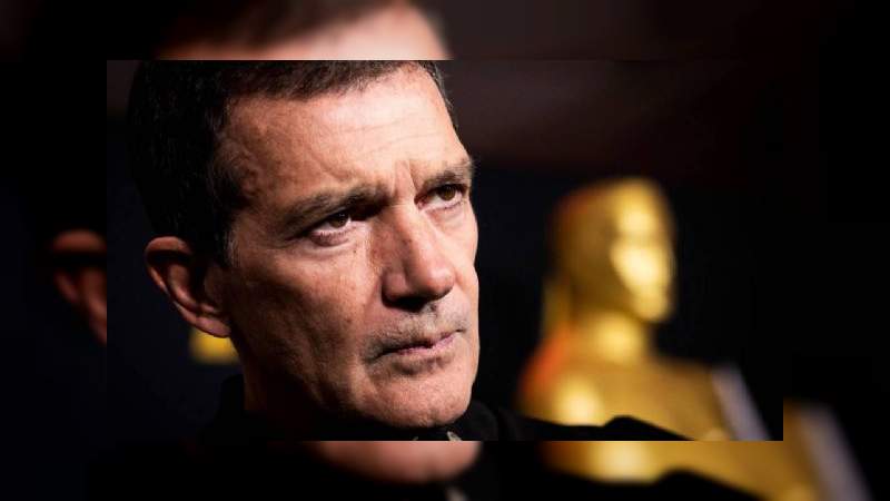 Antonio Banderas sale a correr y se molesta con los paparazzis por tomarle fotos 