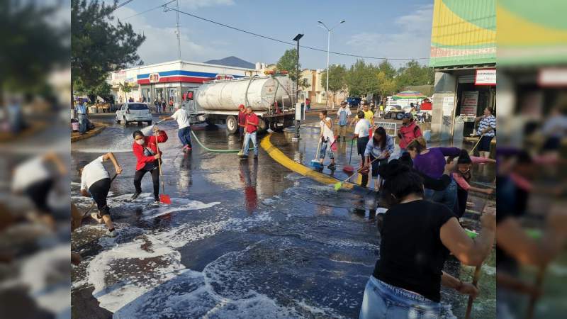 Gobierno de Morelia, realiza profunda limpieza en zonas donde se colocan tianguis sobre ruedas  - Foto 0 