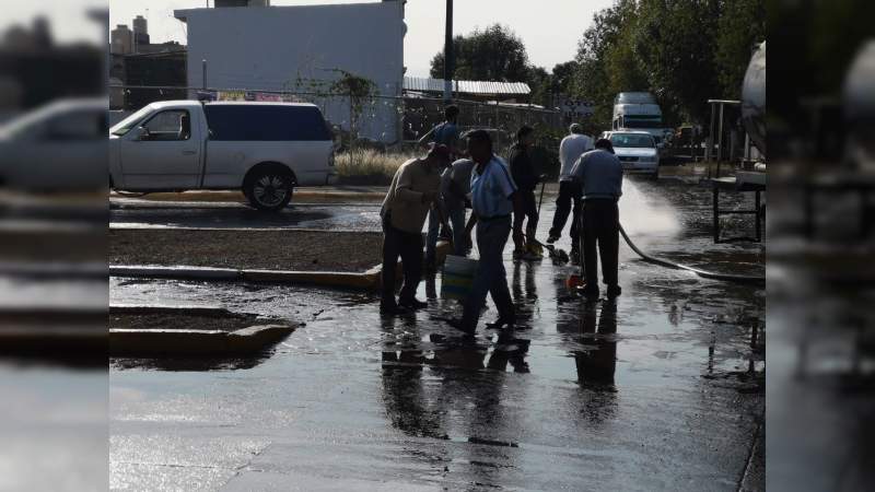 Gobierno de Morelia, realiza profunda limpieza en zonas donde se colocan tianguis sobre ruedas  - Foto 3 