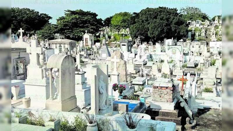 Entrega Semaccdet a Tlazazalca evaluación de Impacto Ambiental para construcción de nuevo cementerio 