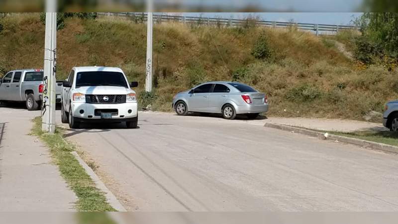 Localizan a dos ejecutados en un vehículo en Acapulco, Guerrero 