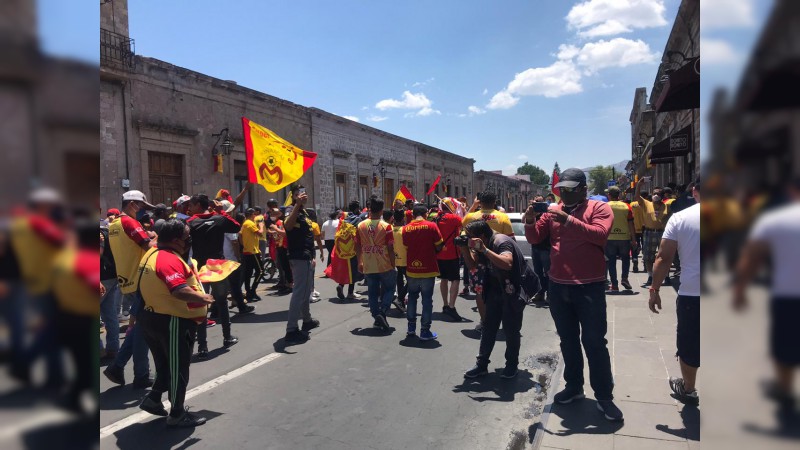 Aficionados de Monarcas se manifiestan en el centro histórico de Morelia - Foto 0 