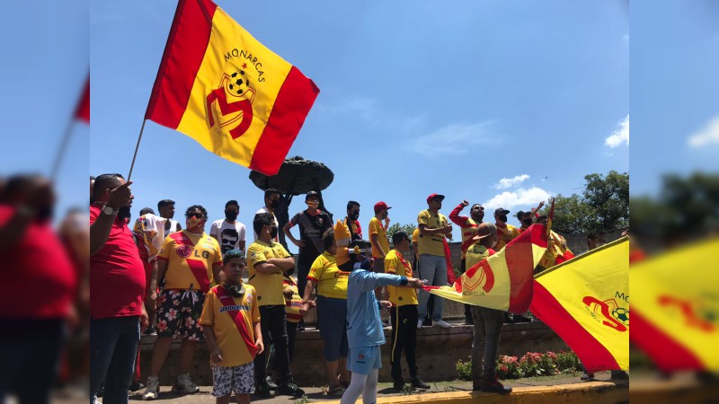 Aficionados de Monarcas se manifiestan en el centro histórico de Morelia - Foto 1 
