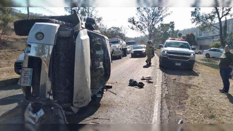 Se registra choque-volcadura en la salida a Mil Cumbres en Morelia, Michoacán - Foto 0 