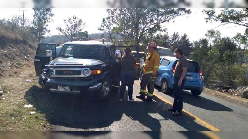 Se registra choque-volcadura en la salida a Mil Cumbres en Morelia, Michoacán - Foto 1 